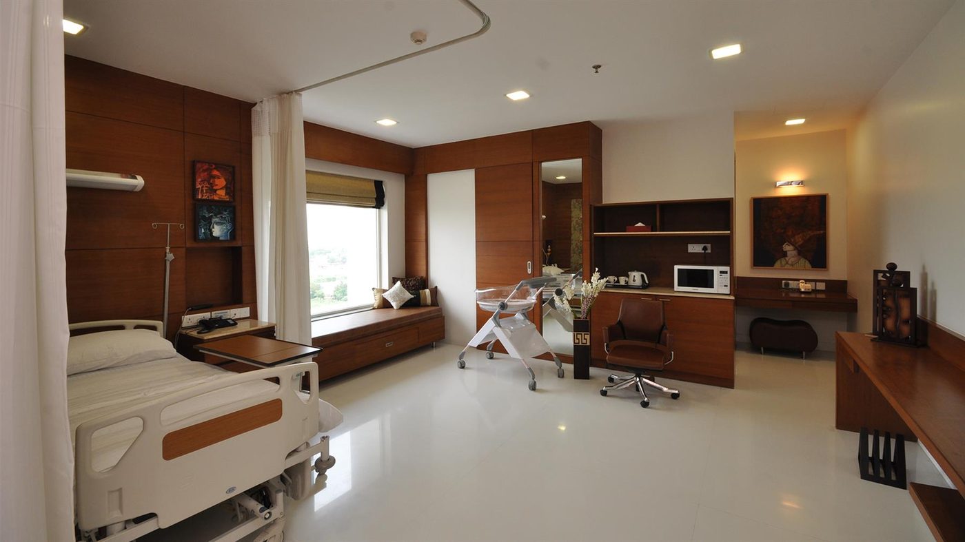 AMRI Hospital Kolkata — Building and Access