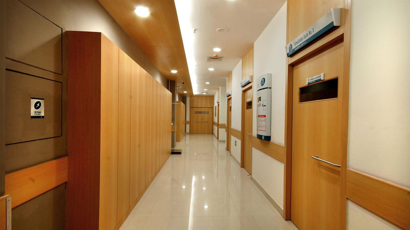 Apollo Gleneagles Hospital — Consultation and Report Review