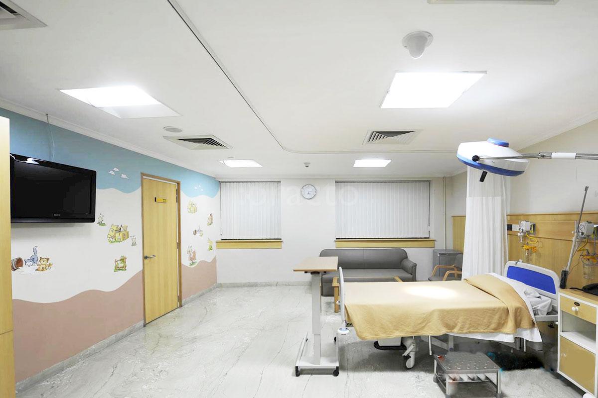 BLK Max Super Speciality Hospital, Delhi — Building and Access