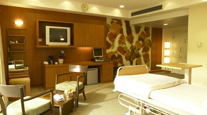 Fortis Hospital, Shalimar Bagh — Consultation and Report Review